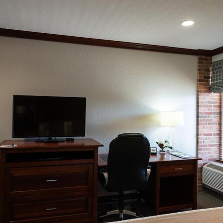 Hillsdale College Dow Hotel And Conference Center Екстер'єр фото