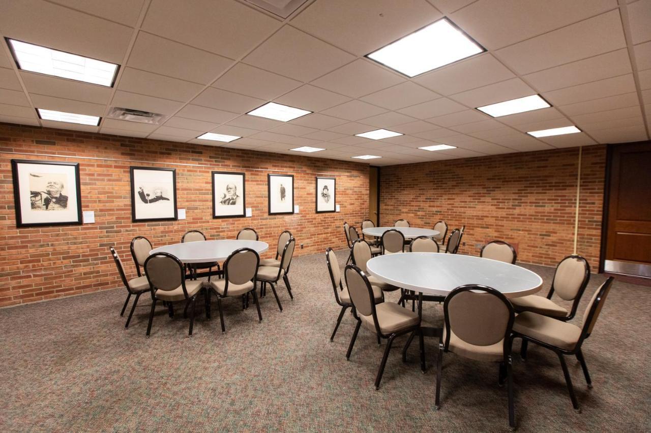 Hillsdale College Dow Hotel And Conference Center Екстер'єр фото
